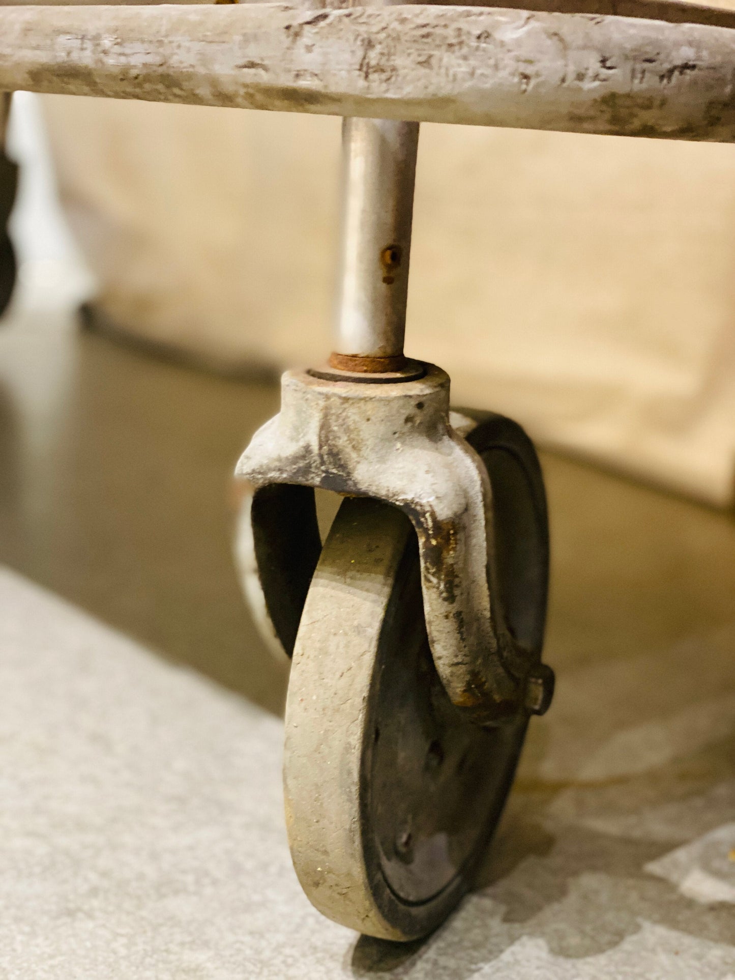 Bella Cucina - Vintage Metal Rolling Cart -