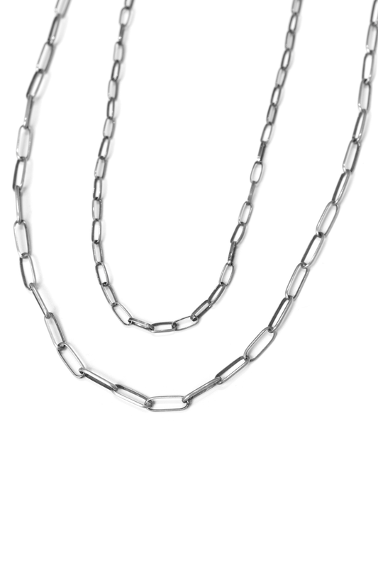 Vintage long chain necklace link detail at Bella Cucina