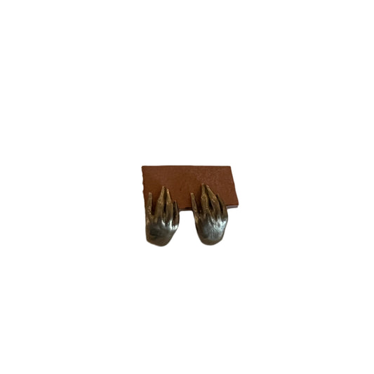 Bella Cucina - Brass Hands Earrings - 